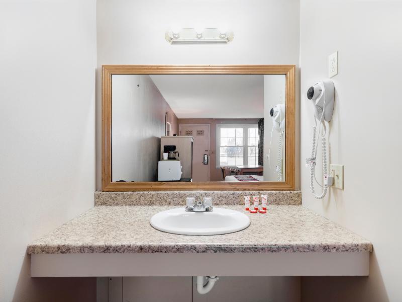 OYO Hotel Starlite Seneca Falls image
