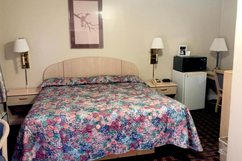 OYO Hotel Starlite Seneca Falls image