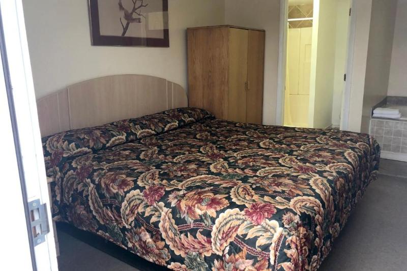 OYO Hotel Starlite Seneca Falls image