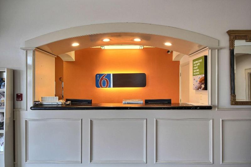 Motel 6 Edinburg image