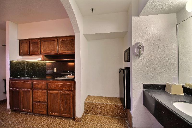 Motel 6 Edinburg image