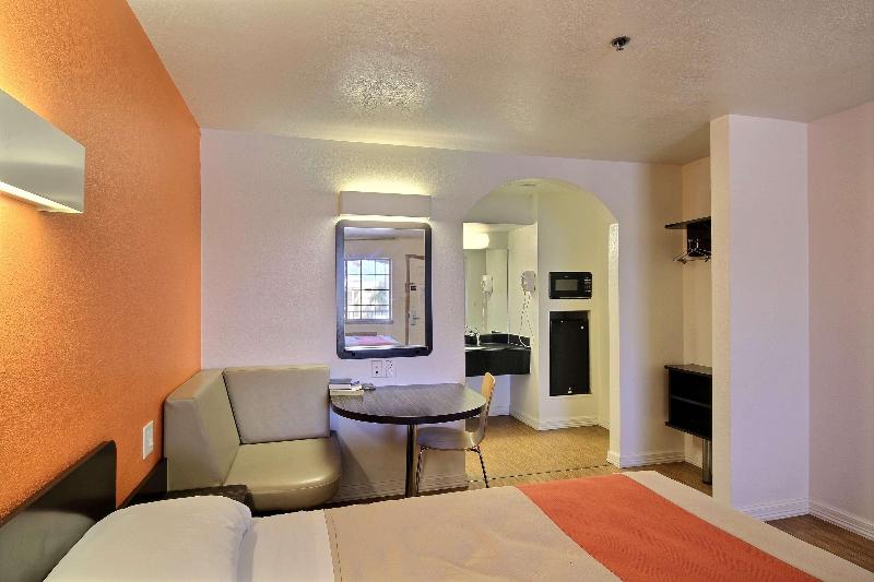 Motel 6 Edinburg image
