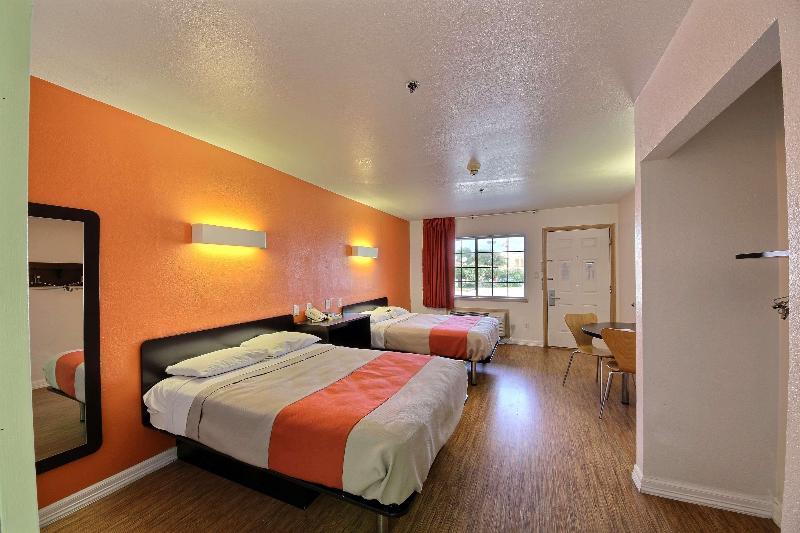 Motel 6 Edinburg image