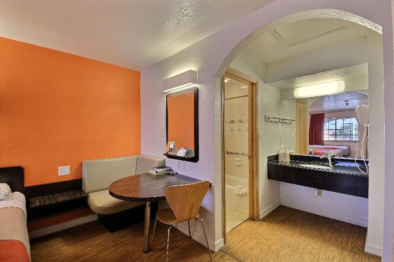 Motel 6 Edinburg image
