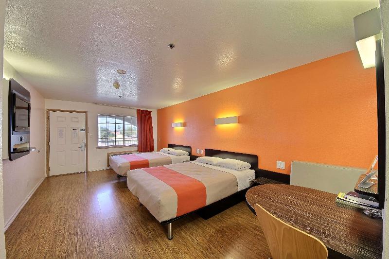Motel 6 Edinburg image