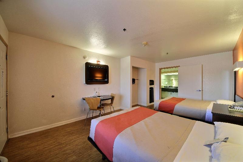 Motel 6 Edinburg image