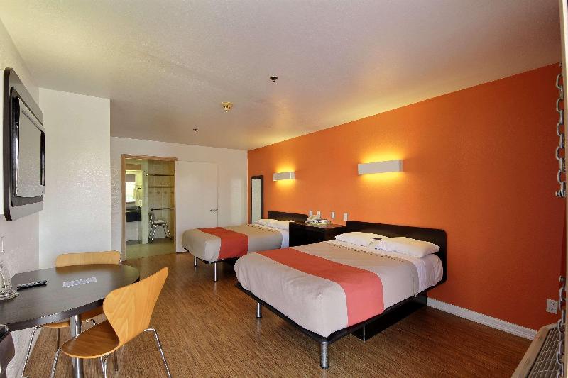 Motel 6 Edinburg image