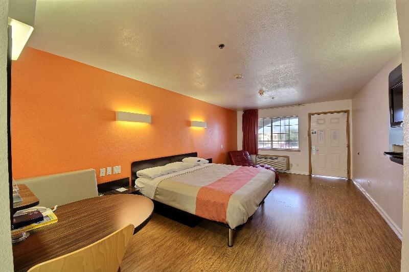 Motel 6 Edinburg image