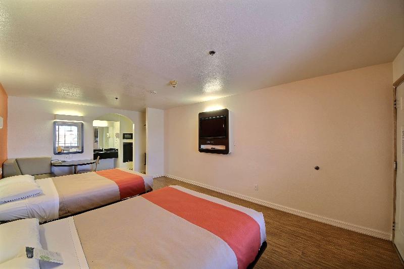 Motel 6 Edinburg image