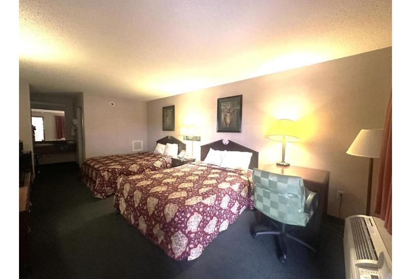 Oyo Hotel East Macon I-75 image