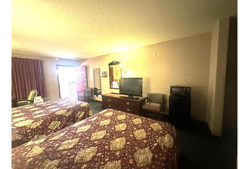 Oyo Hotel East Macon I-75 image