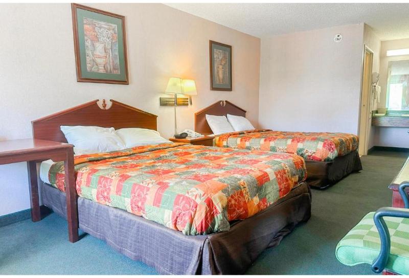 Oyo Hotel East Macon I-75 image