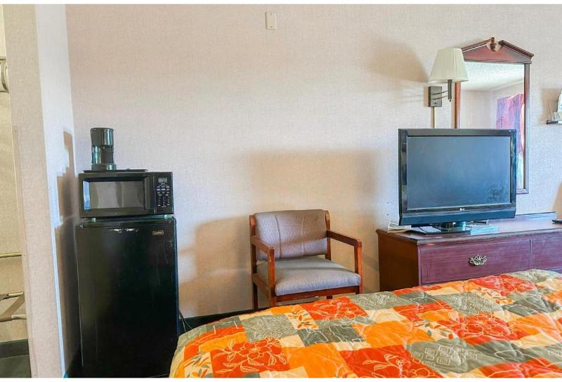 Oyo Hotel East Macon I-75 image