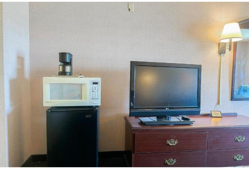 Oyo Hotel East Macon I-75 image