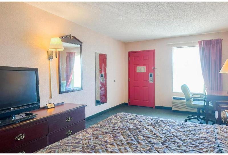 Oyo Hotel East Macon I-75 image