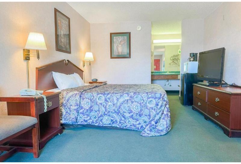 Oyo Hotel East Macon I-75 image