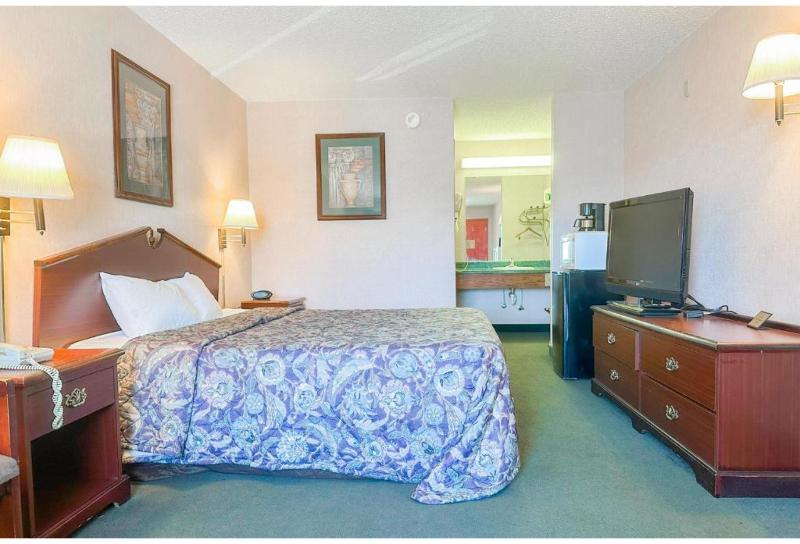 Oyo Hotel East Macon I-75 image