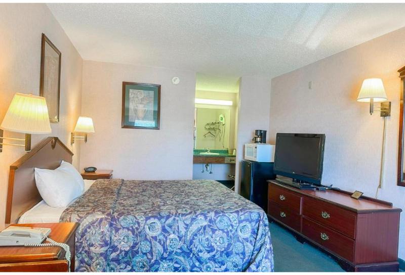 Oyo Hotel East Macon I-75 image