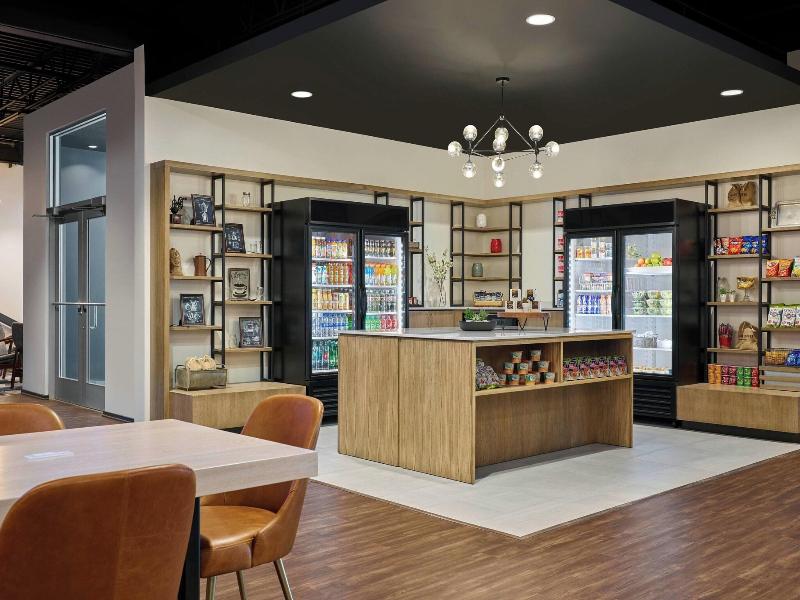 Delta Hotels By Marriott Milwaukee Northwest image