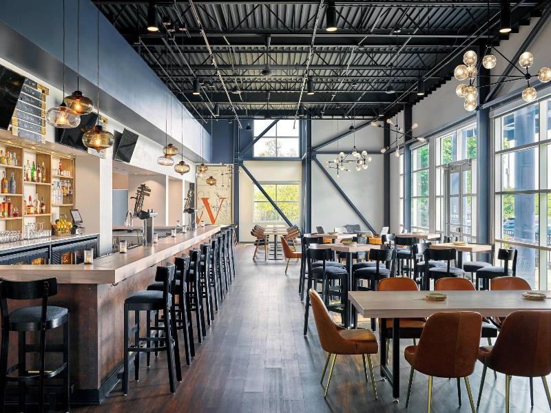 Delta Hotels By Marriott Milwaukee Northwest image