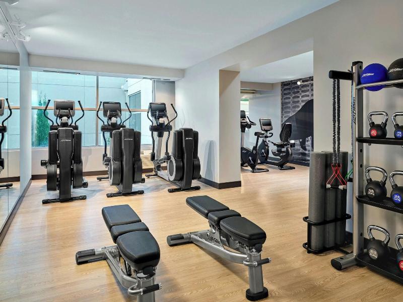 Delta Hotels By Marriott Milwaukee Northwest image