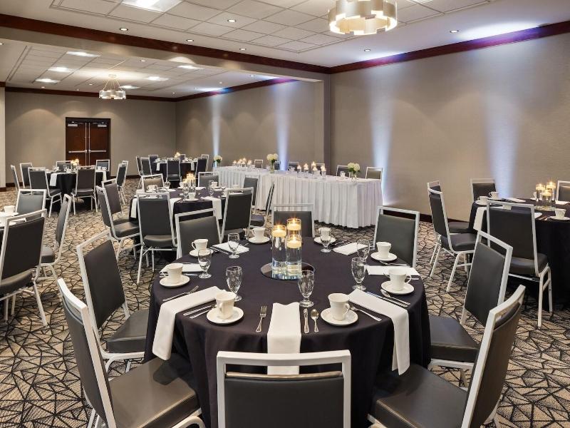 Delta Hotels By Marriott Milwaukee Northwest image