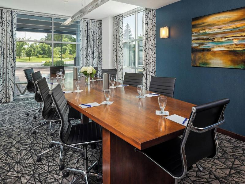Delta Hotels By Marriott Milwaukee Northwest image