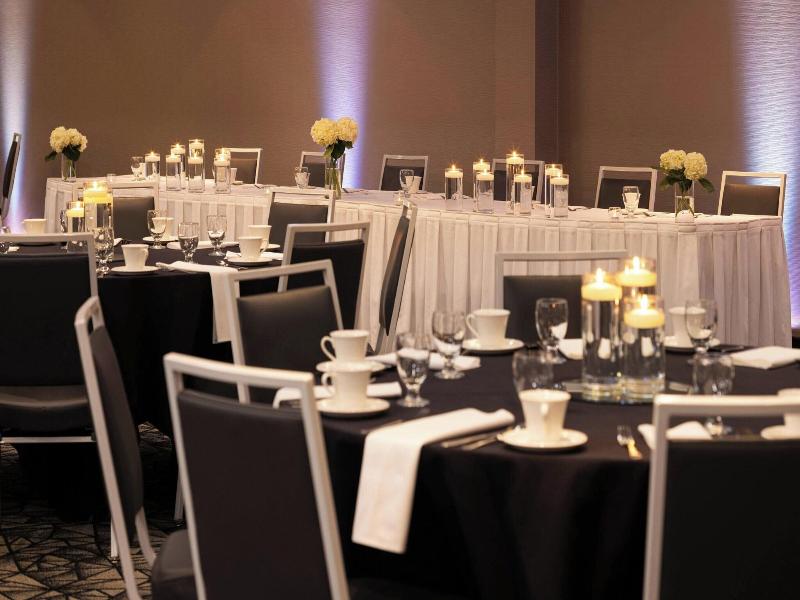 Delta Hotels By Marriott Milwaukee Northwest image