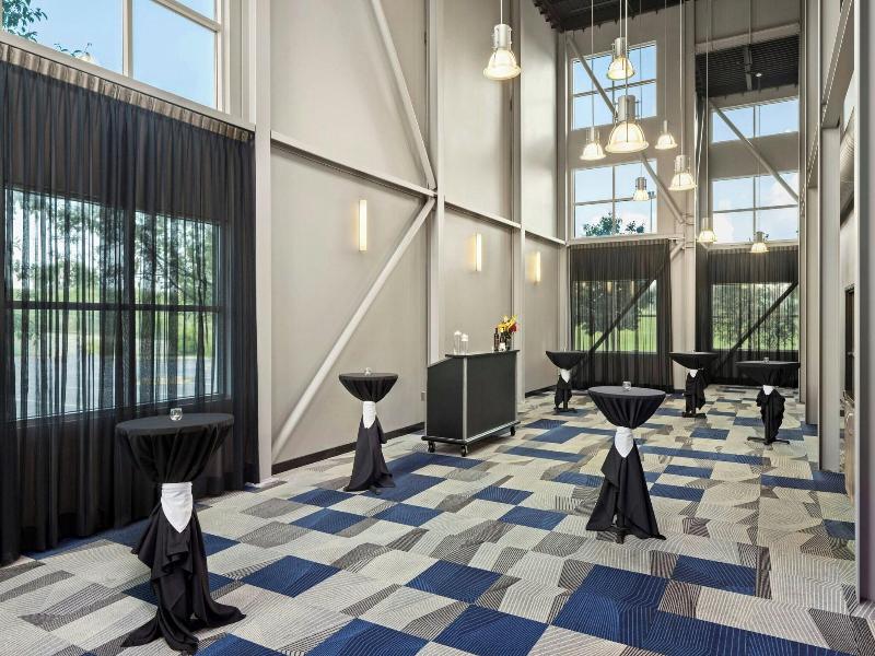 Delta Hotels By Marriott Milwaukee Northwest image