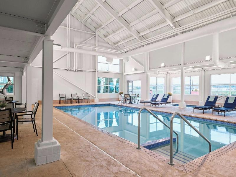 Delta Hotels By Marriott Milwaukee Northwest image