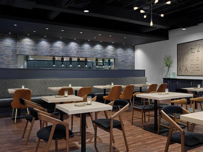 Delta Hotels By Marriott Milwaukee Northwest image