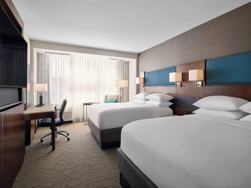 Delta Hotels By Marriott Milwaukee Northwest image