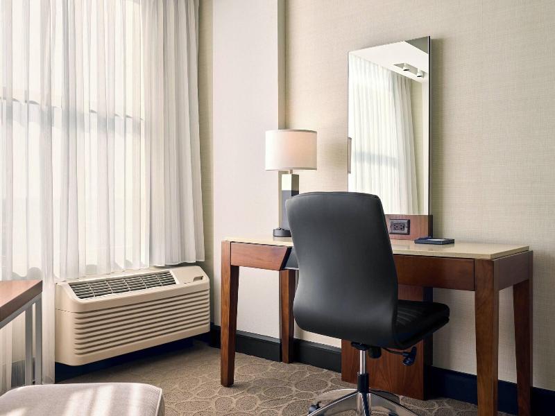 Delta Hotels By Marriott Milwaukee Northwest image