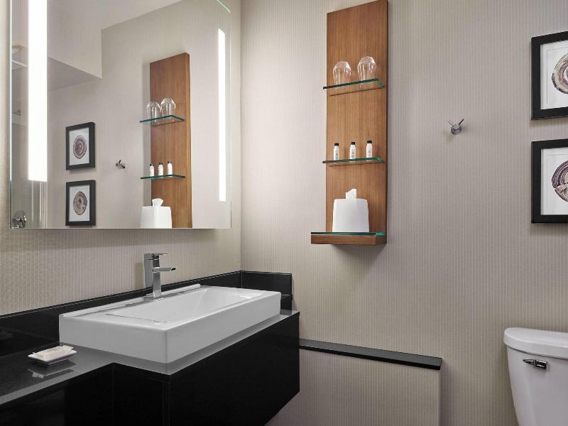 Delta Hotels By Marriott Milwaukee Northwest image