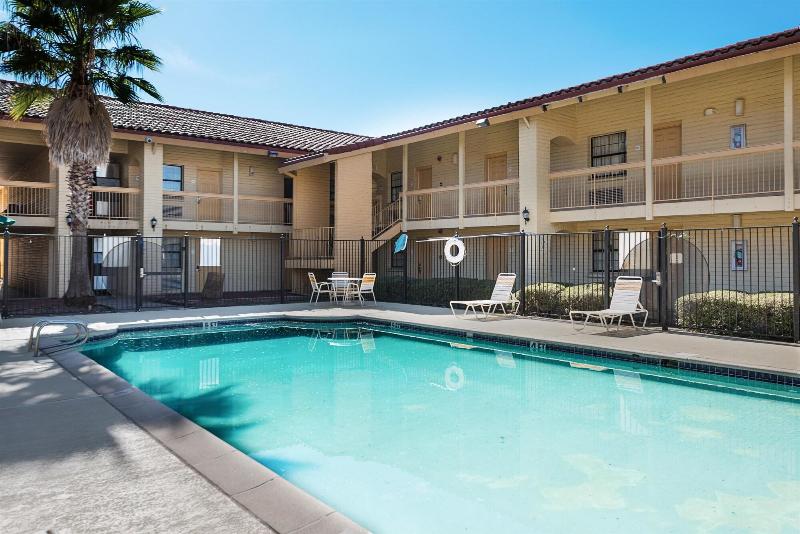 Motel 6 Monroe La image