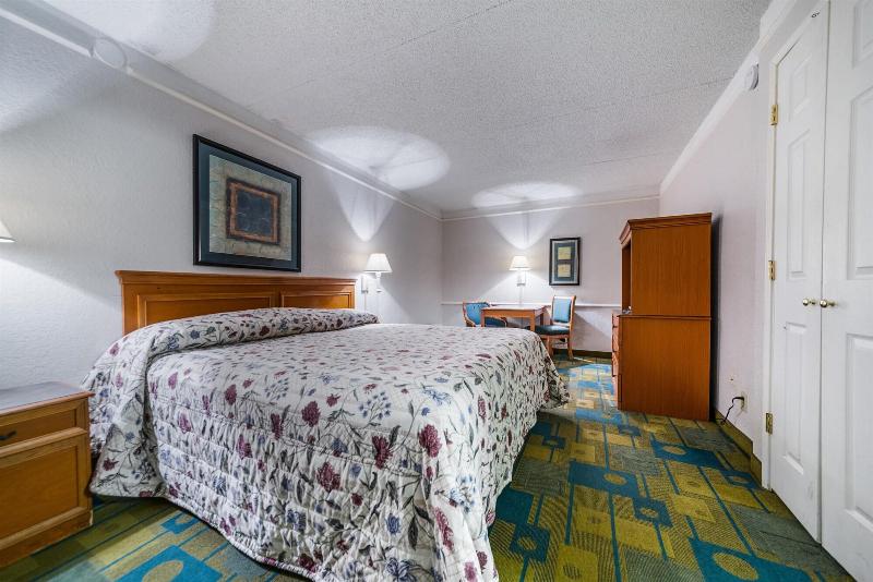 Motel 6 Monroe La image