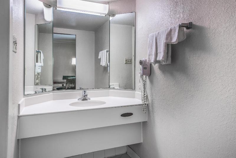 Motel 6 Monroe La image