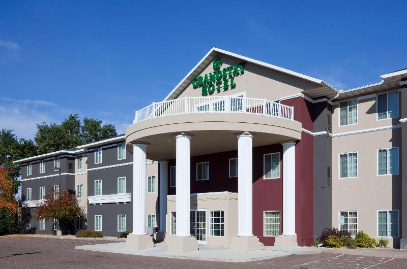 Grandstay Residential Suites Eau Claire image