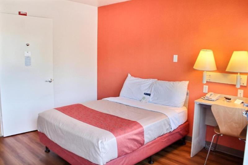 Motel 6 Atascadero, CA — photo 7