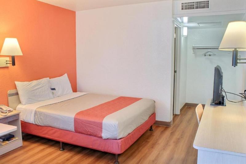 Motel 6 Atascadero, CA — photo 22