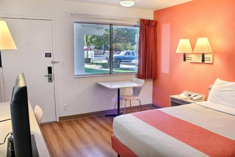 Motel 6 Atascadero, CA — photo 10