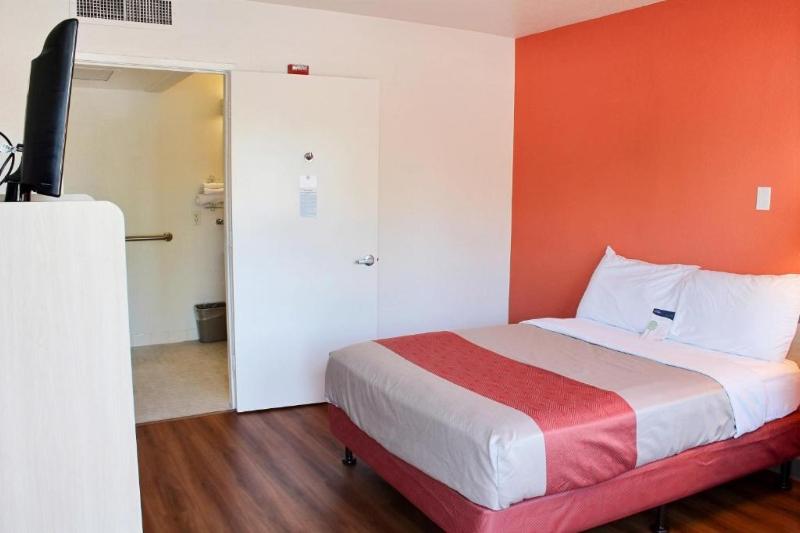 Motel 6 Atascadero, CA — photo 16