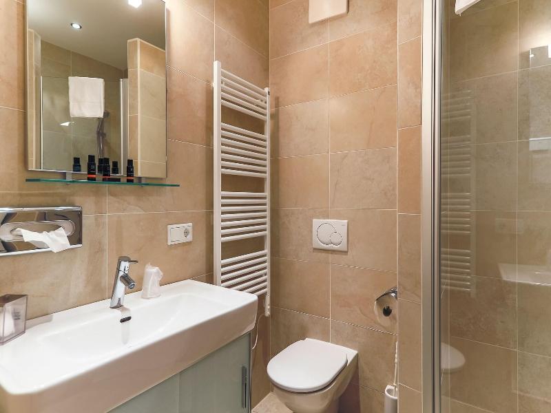 Avenida Mountain Resort image