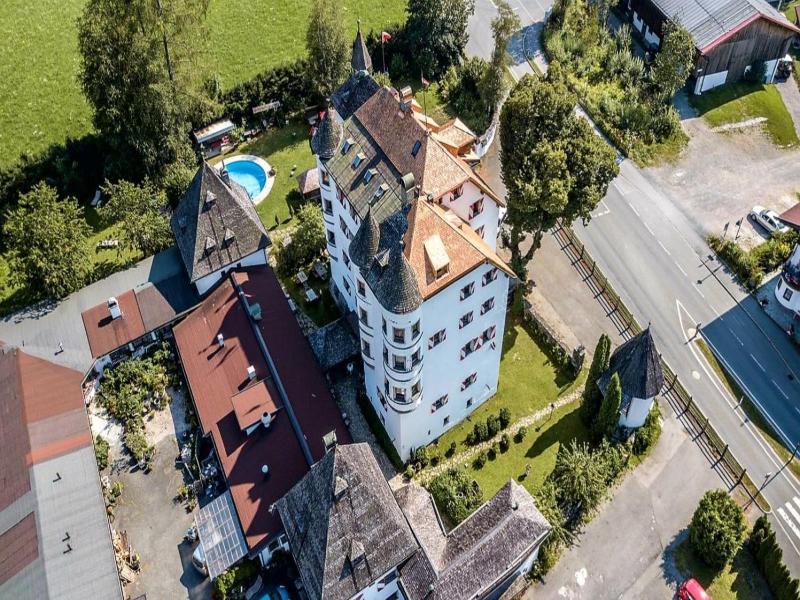 Schloss Munichau image