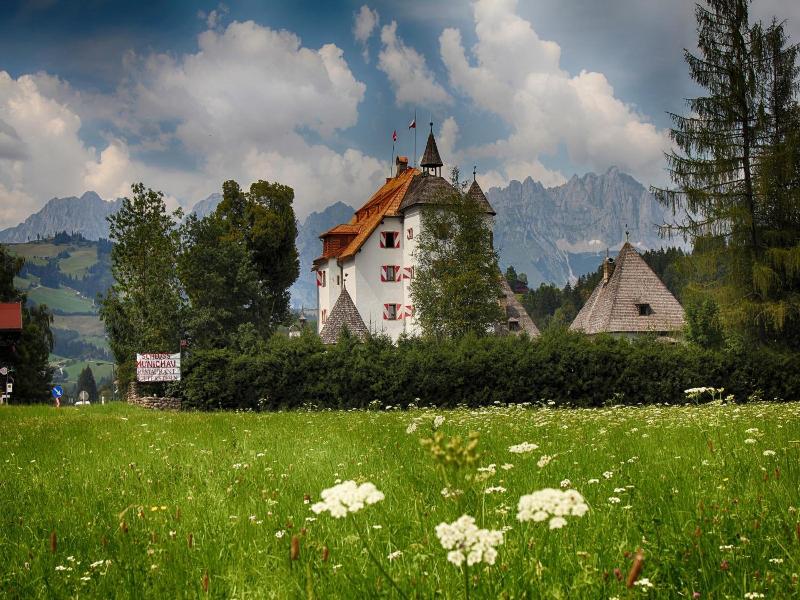 Schloss Munichau image