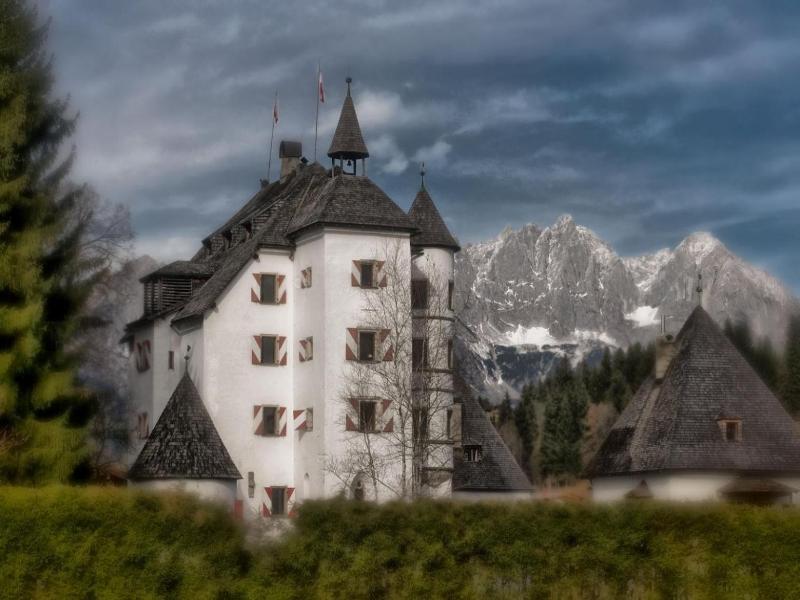 Schloss Munichau image