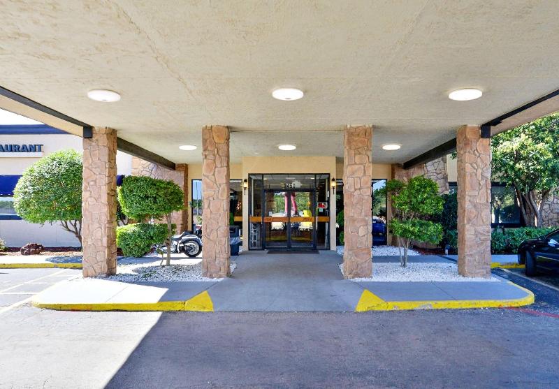 The Inn And Suites At 34 Fifty image