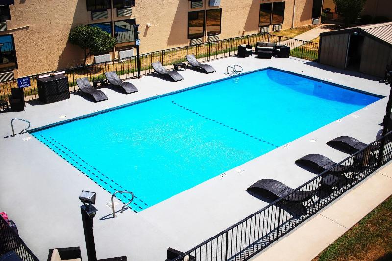 The Inn And Suites At 34 Fifty image