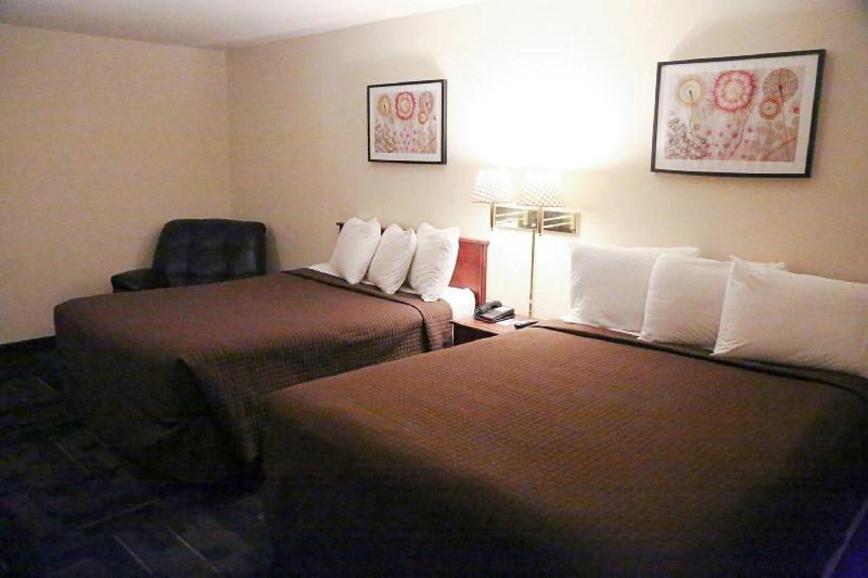 The Inn And Suites At 34 Fifty image