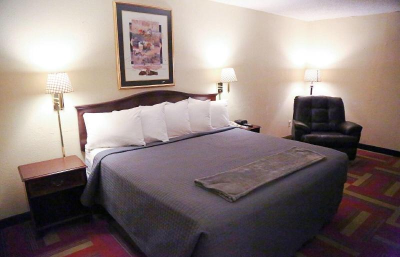 The Inn And Suites At 34 Fifty image